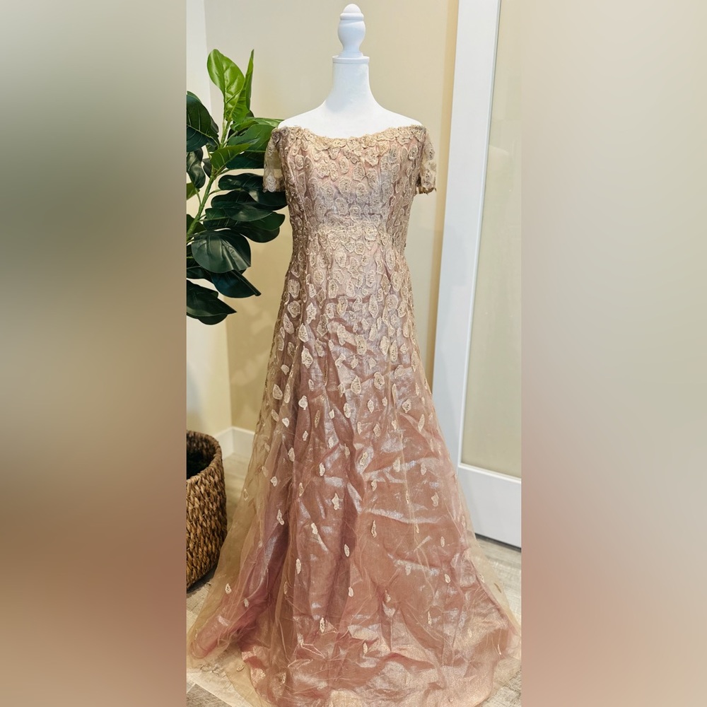 Evening Elegance - Picture 2 of 10